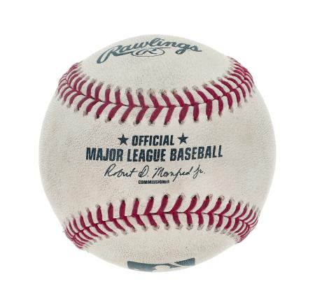 　大谷翔平選手が昨年１０月のナ・リーグ優勝決定シリーズ第４戦で放った３本目のホームランボール（米競売会社ゴールディン提供、共同）