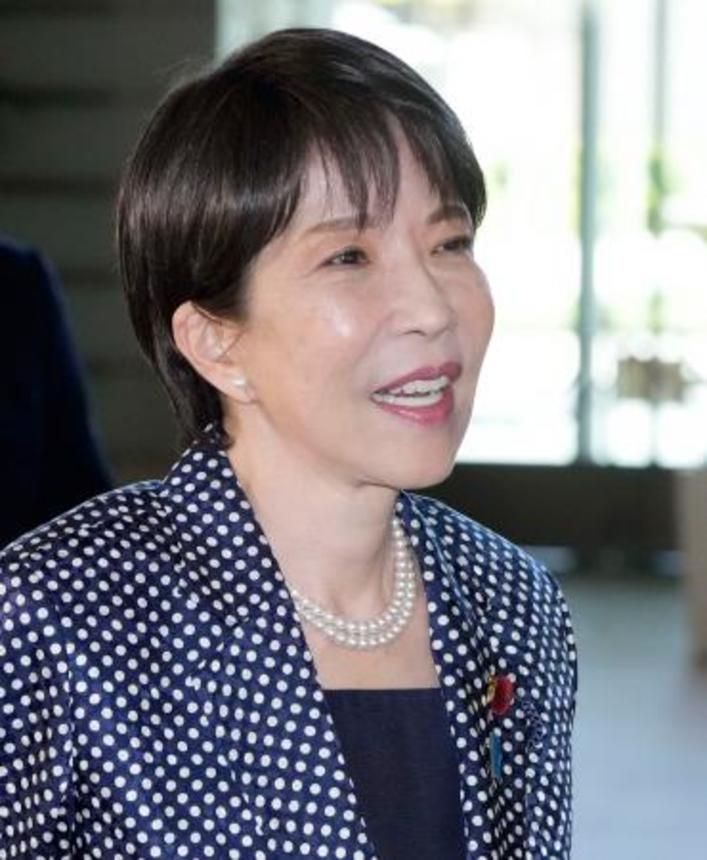 　首相官邸に入る高市首相＝２２日午前