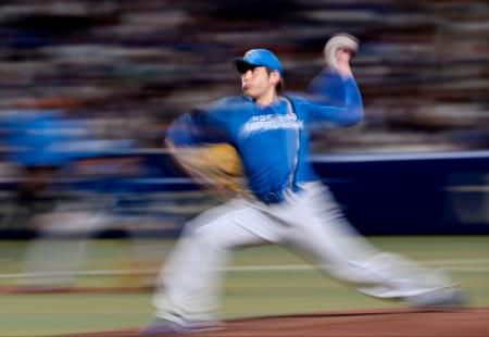 　７回途中まで投げ、２失点で５勝目を挙げた日本ハム・加藤貴＝バンテリンドーム
