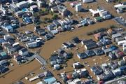 　台風２５号の影響による大雨で冠水した千葉県佐倉市内＝２２日午前８時４６分（共同通信社ヘリから）