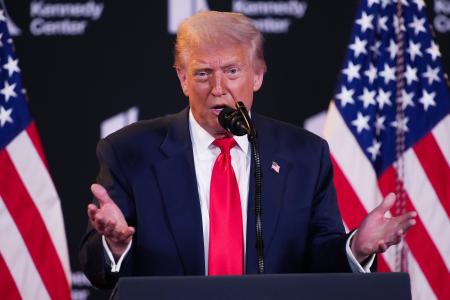 　１３日、ワシントンで発言するトランプ米大統領（ゲッティ＝共同）