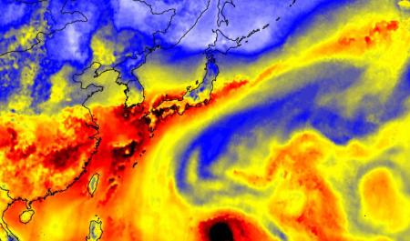 　２０１８年７月６日、西日本豪雨の際に観測された大気の川。赤色が濃いほど水蒸気量が多い（釜江陽一氏提供）