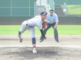 飛騨高山×岐阜城北＝先発する飛騨高山の荒木＝大垣北