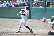 岐阜×中京＝８回裏中京２死、この試合２本目の安打を放つ林＝大野レインボー