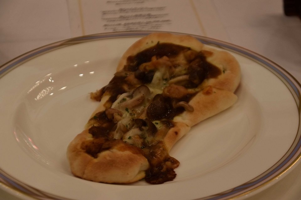 カレーナンピザ