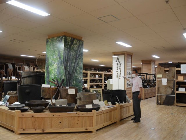 国重要有形民俗文化財に指定されている「徳山の山村生産用具」。当時の生活を知ることができる＝揖斐郡揖斐川町東横山、徳山民俗資料収蔵庫