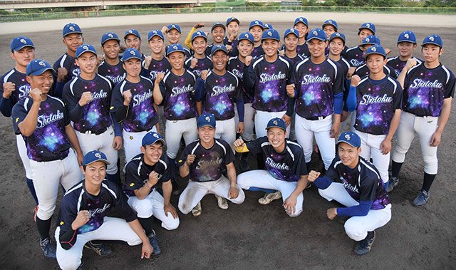 １９年ぶりに出場する全日本大学野球選手権に向け、意気込む岐阜聖徳大の選手たち＝同大グラウンド