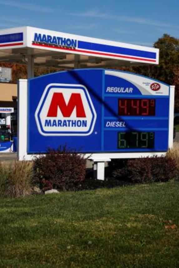 　米オハイオ州にあるガソリンスタンド＝２６日（ロイター＝共同）