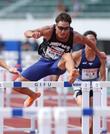 　男子十種競技　右代啓欣の１１０メートル障害＝岐阜長良川競技場