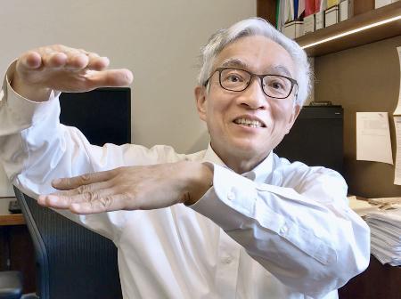 　インタビューに答える米プリンストン大の清滝信宏教授＝２０１７年１０月、米ニュージャージー州プリンストン（共同）