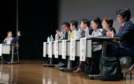 　「ギャンブル依存症問題を考える会」が大阪市で開いたシンポジウム＝２４日午後