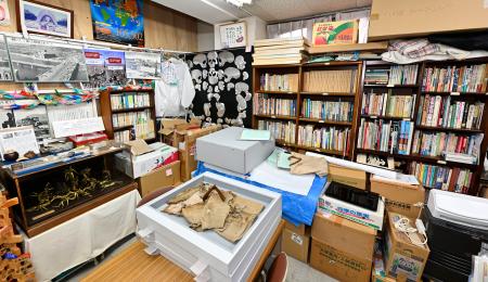 　被爆者の遺品や原爆に関する資料などを保存している「八王子平和・原爆資料館」＝１２日、東京都八王子市
