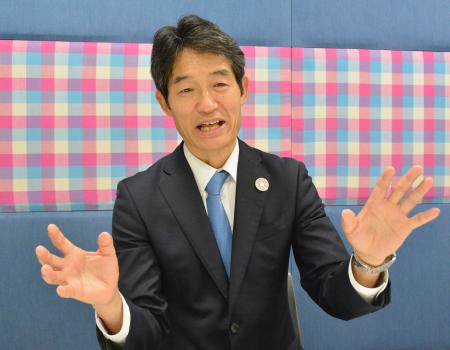 　共同通信のインタビューに応じるＭＩＧＡの山本力長官＝バンコク（共同）