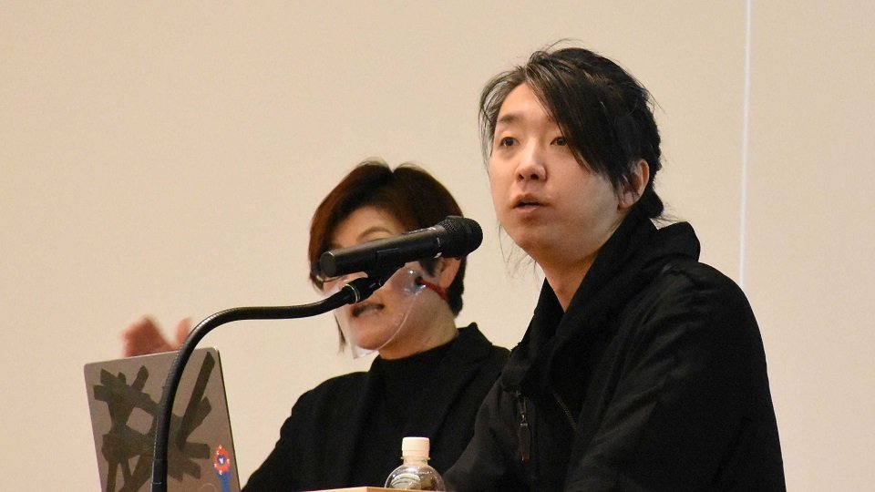 提唱する「デジタルネイチャー（計算機自然）」について語る落合陽一さん＝岐阜県庁