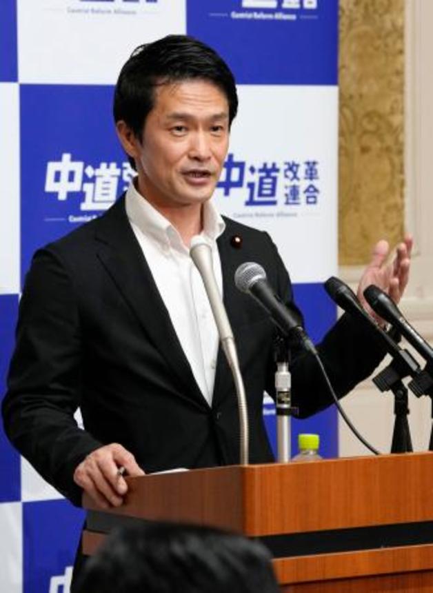 　記者会見する中道改革連合の小川代表＝２９日午前、国会