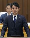 　２５日、兵庫県議会の定例会本会議で発言する斎藤元彦知事