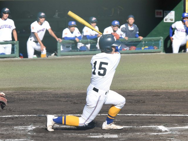 美濃加茂×県岐阜商＝７回裏県岐阜商２死満塁、矢野が貴重な追加点となる２点適時打を放つ