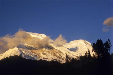 　ペルー最高峰のワスカラン山（ゲッティ＝共同）