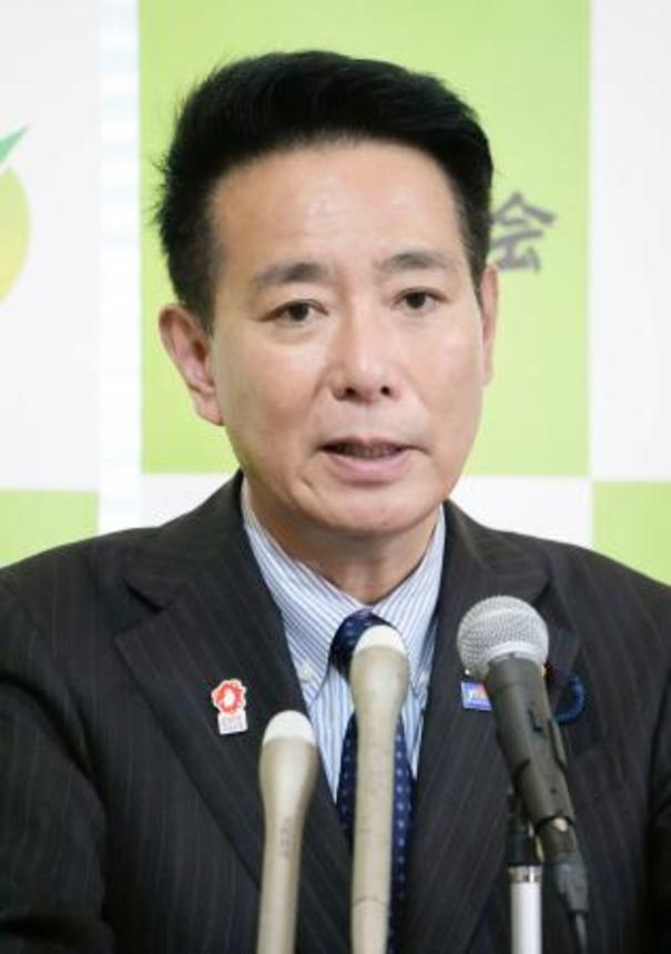 　記者会見する日本維新の会の前原共同代表＝５日午前、国会