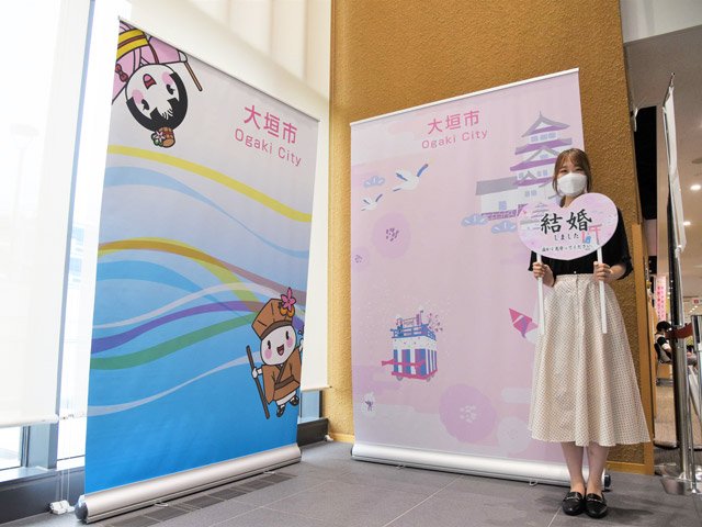 節目の日を記念写真で記録できる、２種類のメモリアルフォトスポット＝大垣市役所