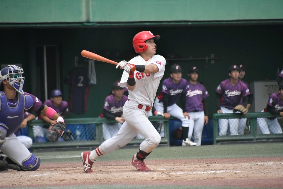 中部学院大×皇学館大＝５回裏中部学院大無死、本塁打を放つ桂＝ダイムスタジアム伊勢