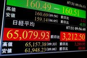 　上げ幅が一時３２００円を超えた日経平均株価を示すモニター＝３１日午前、東京・東新橋