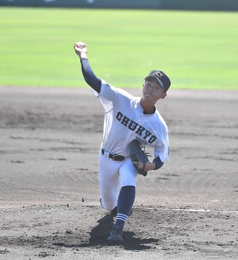 天理×中京＝力投する中京の先発川口＝明石トーカロ球場