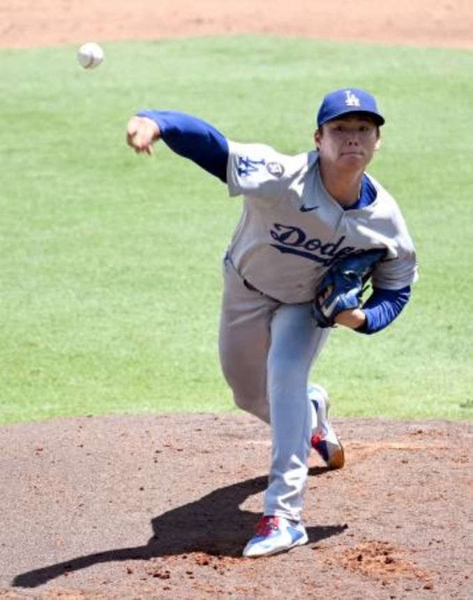 　レイズ戦で１０勝目を挙げたドジャースの山本由伸＝３日、タンパ（ＡＰ＝共同）