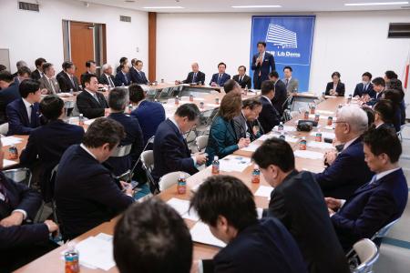 　自民党本部で開かれたイラン情勢に関する関係合同会議＝９日午後、東京・永田町