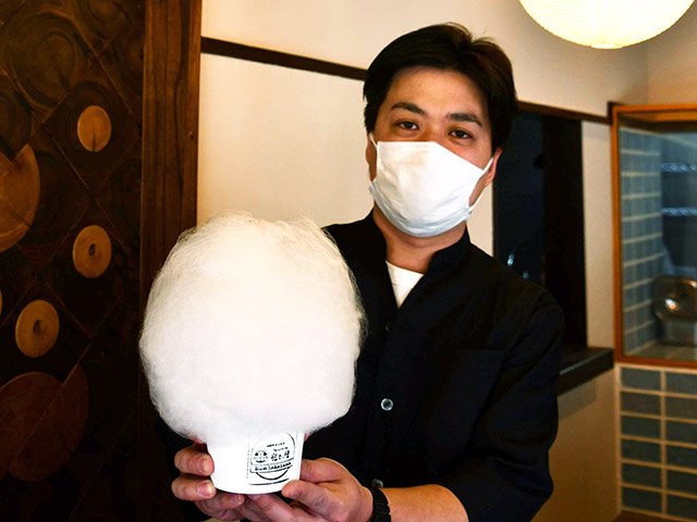 綿菓子を溶かして食べるすき焼き＝高山市上三之町、岩ト屋