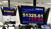 　５万１３２５円６１銭で取引を終えた日経平均株価を示すモニター＝３０日午後、東京都港区の外為どっとコム