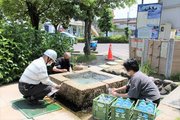 天然水を求めて訪れる観光客＝安八町氷取、ハートピア安八