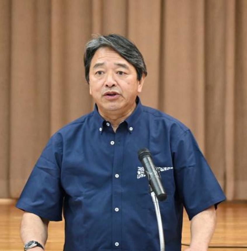 　国民民主党沖縄県連大会であいさつする榛葉幹事長＝２３日午後、那覇市
