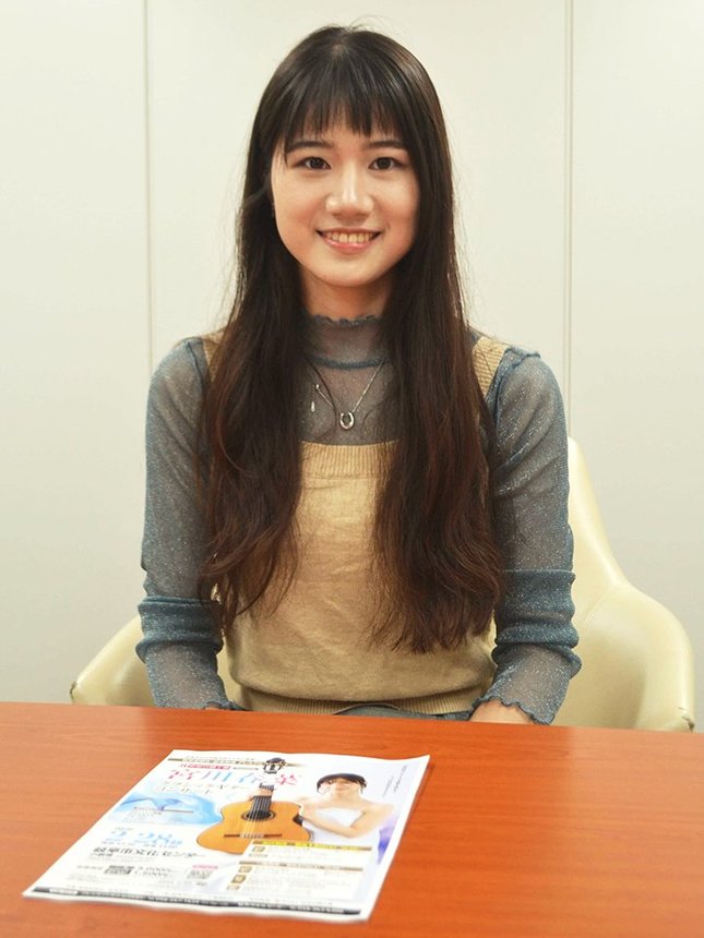 「クラシックギターの魅力を伝えたい」と語る宮川春菜さん＝東京都内