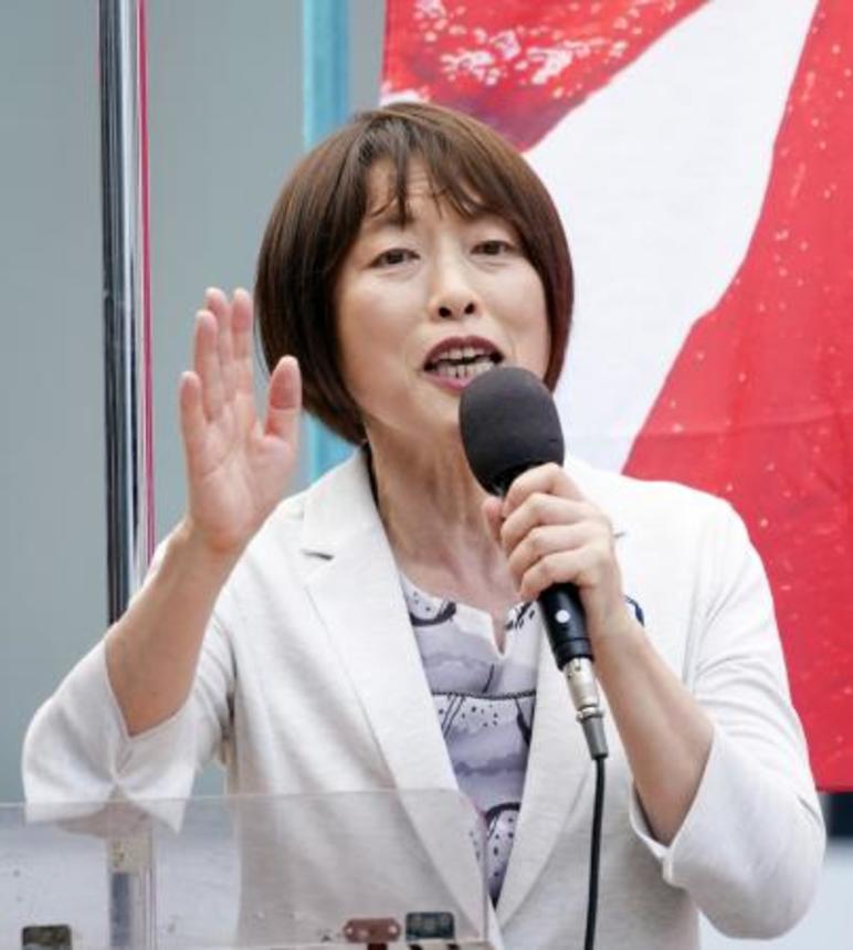 　共産党の田村委員長＝３日午前、東京・池袋