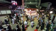 新型コロナ禍を抜け、通常開催となった徹夜おどり＝郡上市八幡町