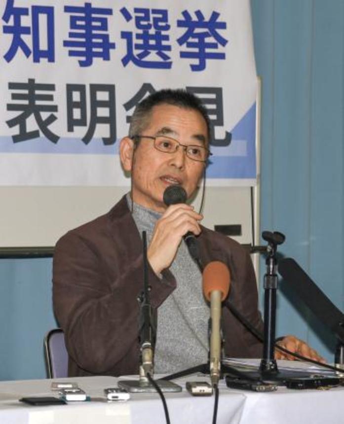 　記者会見で京都府知事選への立候補を表明した京都華頂大名誉教授の藤井伸生氏＝１５日午後、京都市左京区