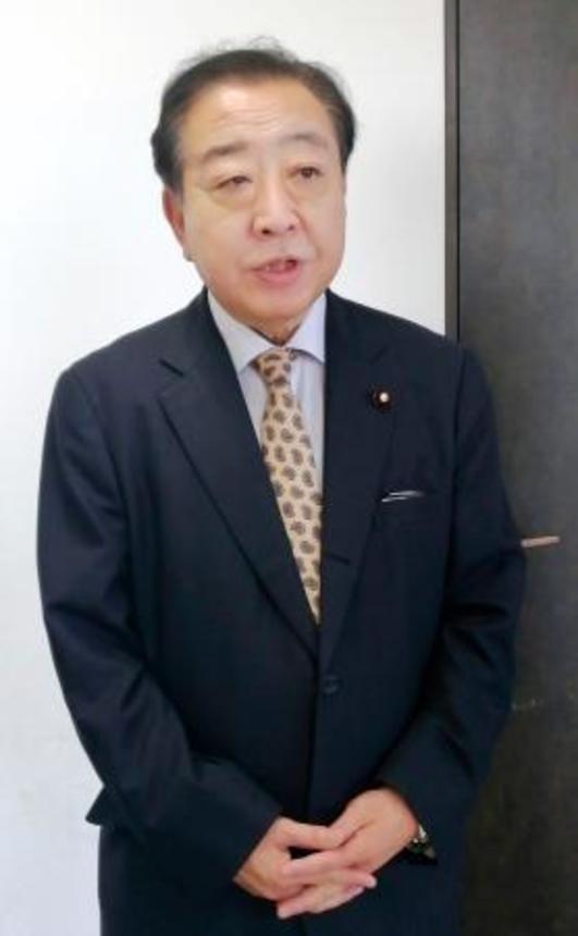 　取材に応じる立憲民主党の野田代表＝１９日午後、千葉県船橋市