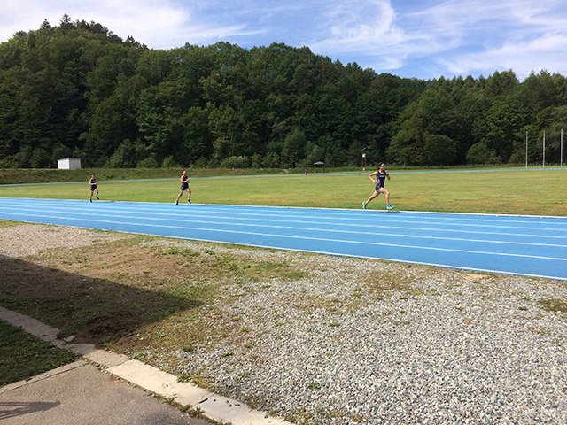 東京五輪に向けた海外選手団の事前合宿が中止となった飛騨御嶽高原高地トレーニングエリア＝高山市高根町、日和田ハイランド陸上競技場