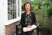 　コルベ神父らの生きざまを描いたノンフィクションを執筆した阿部菜穂子さん＝５月、英南部サリー州（共同）
