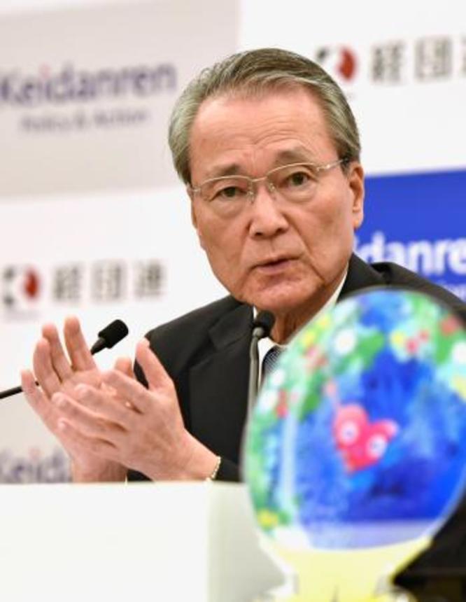 　記者会見する経団連の筒井義信会長＝２４日午後、東京都千代田区