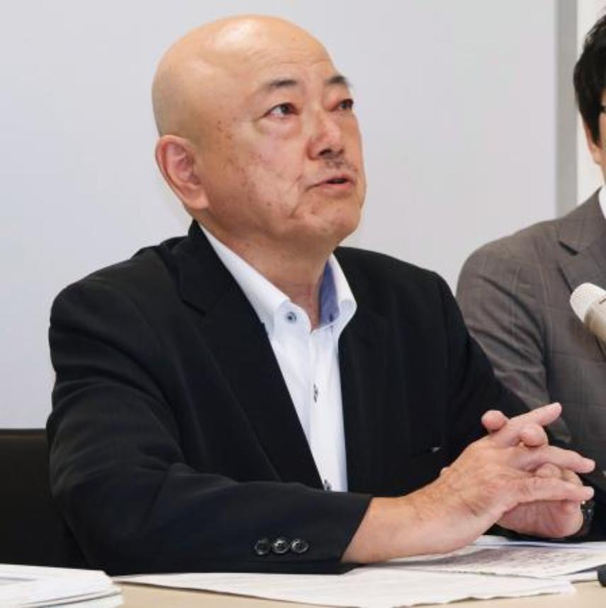 　福井県敦賀市役所で記者会見する、北川尚希さんの父博規さん＝９日午後