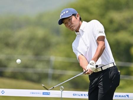 　練習ラウンドで調整する浅地洋佑＝日野ＧＣ