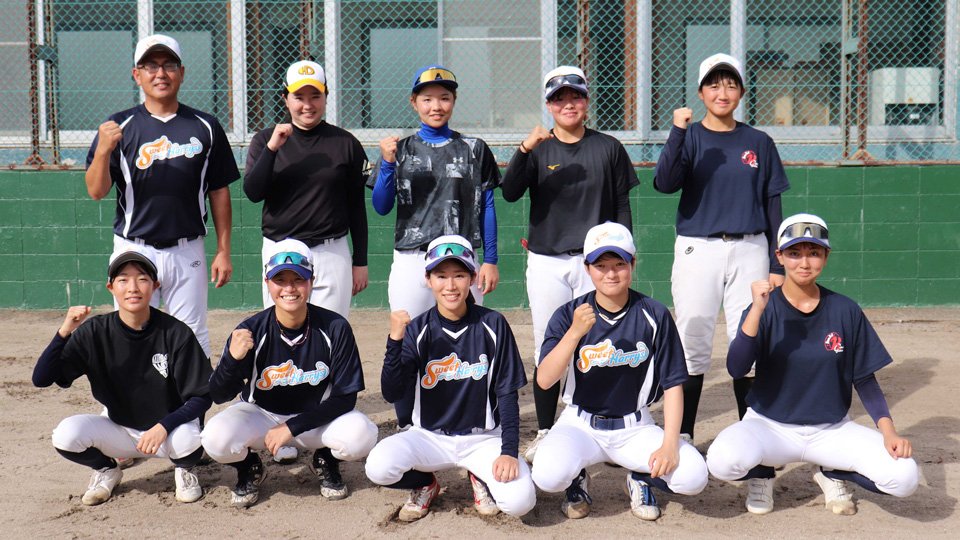 初めての公式戦に臨む岐阜水都ハリーズの選手ら＝同