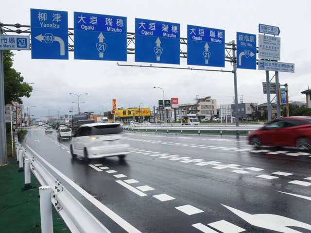 延長約５キロが立体化する国道２１号＝７日午後３時４８分、岐阜市茜部本郷