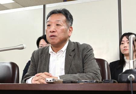 　記者会見する東京第２次訴訟の原告山縣真矢さん＝３日午後、東京・霞が関の司法記者クラブ