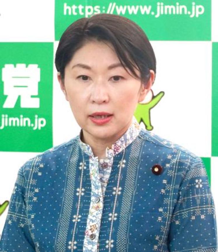 　那覇市で開かれた会合で発言する自民党の小渕優子組織運動本部長＝１１日午後