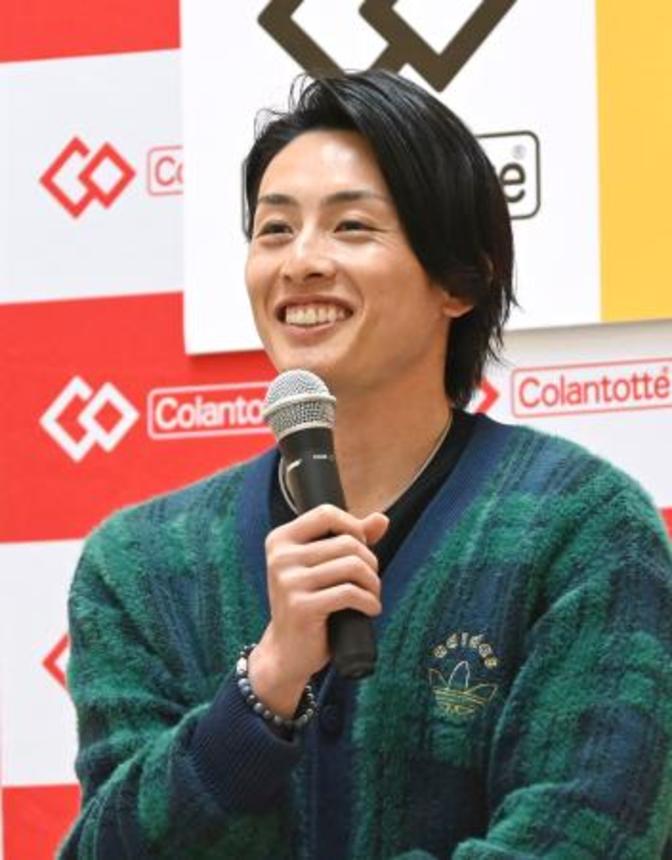 　トークイベントで話すソフトバンク・周東＝２４日、福岡県粕屋町