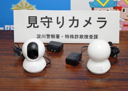 　押収された見守りカメラ＝１９日、大阪府警本部