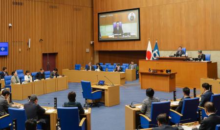 　鳥取県議会の本会議＝２２日午前